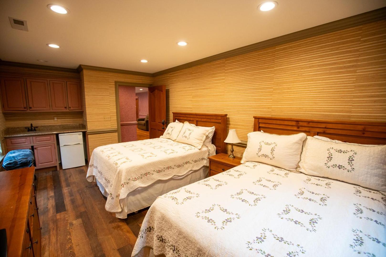 Howard'S Creek Inn White Sulphur Springs Ngoại thất bức ảnh